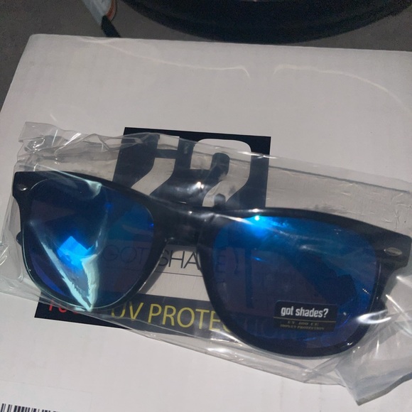 Black Frame W/Blue Lens Fashion Sunglasses - Picture 2 of 2